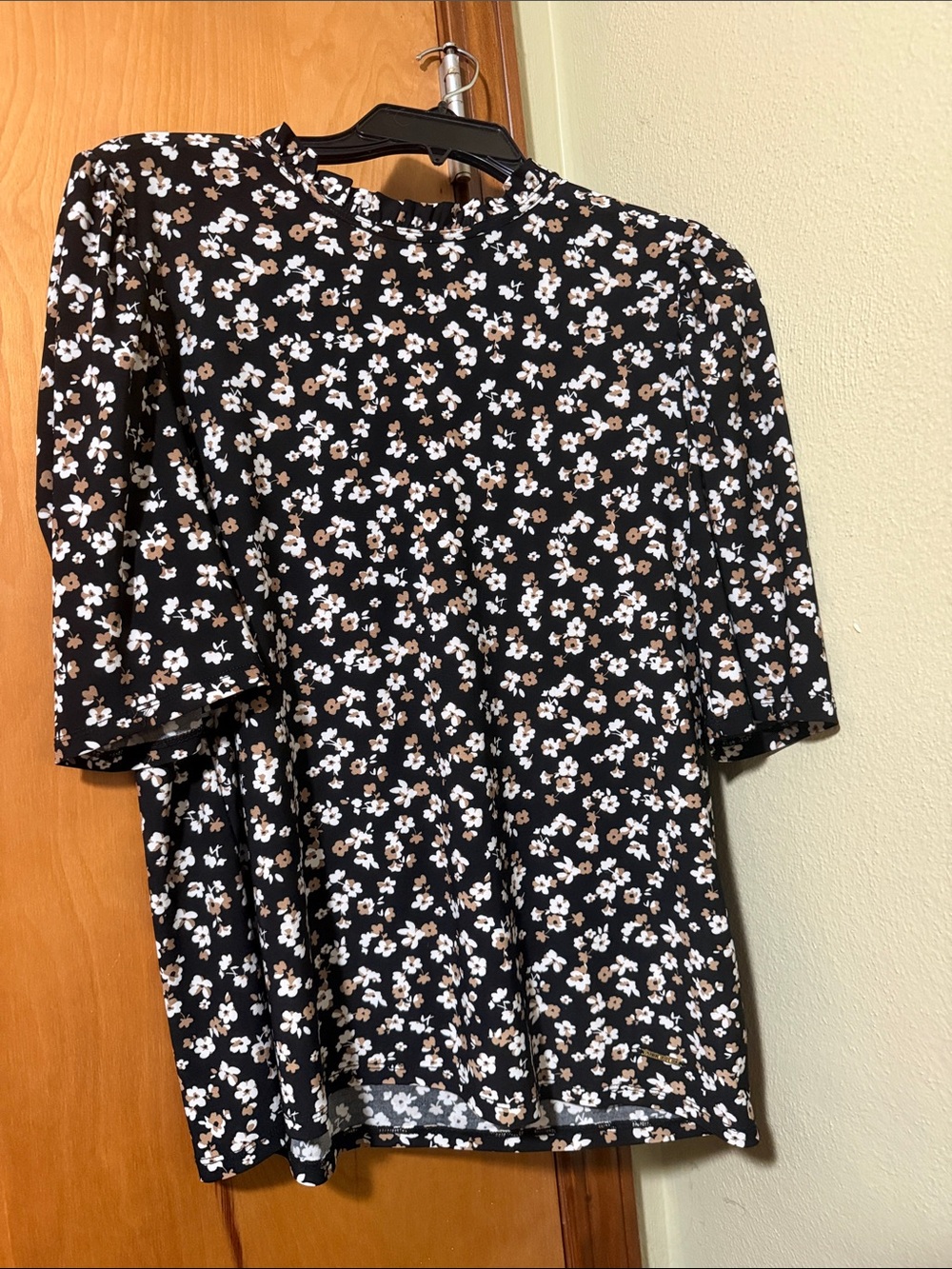 Anne Klein Black Floral Short-Sleeve Tee with White and Tan Flowers